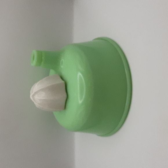 Vintage Jadite Mixer/Juicer Attachment for old Electric mixers - Picture 3 of 10